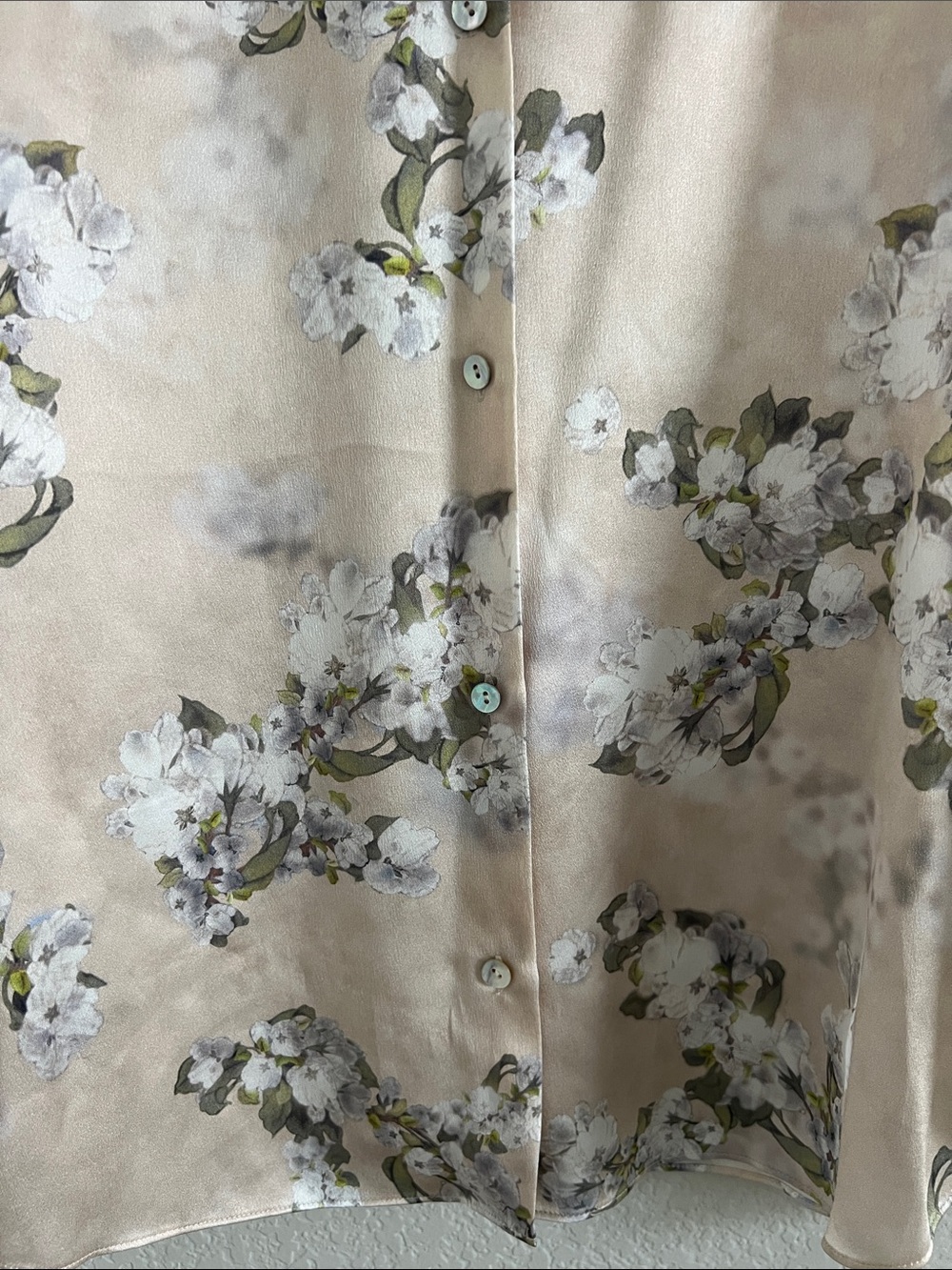 VINCE Hazy Blossom Long Sleeve Button-up Silk Blouse. Size Large - Picture 6 of 11